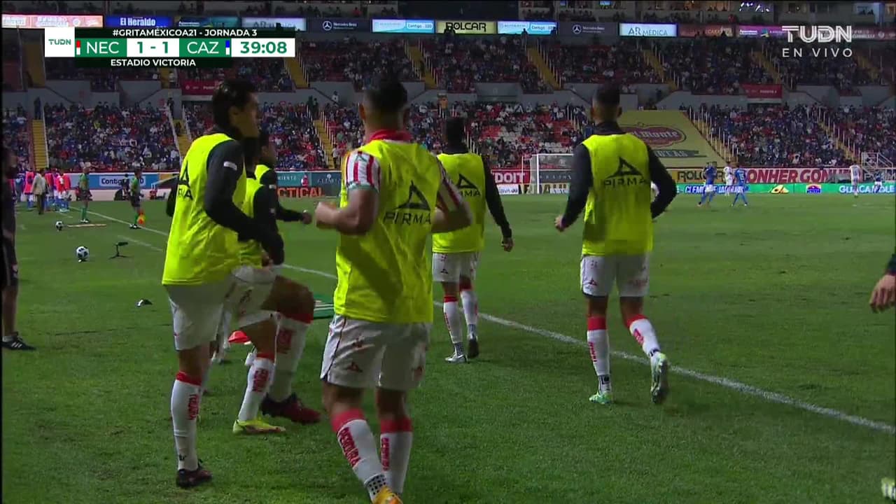 ¡TIRO ATAJADO! disparo por Idekel Domínguez.