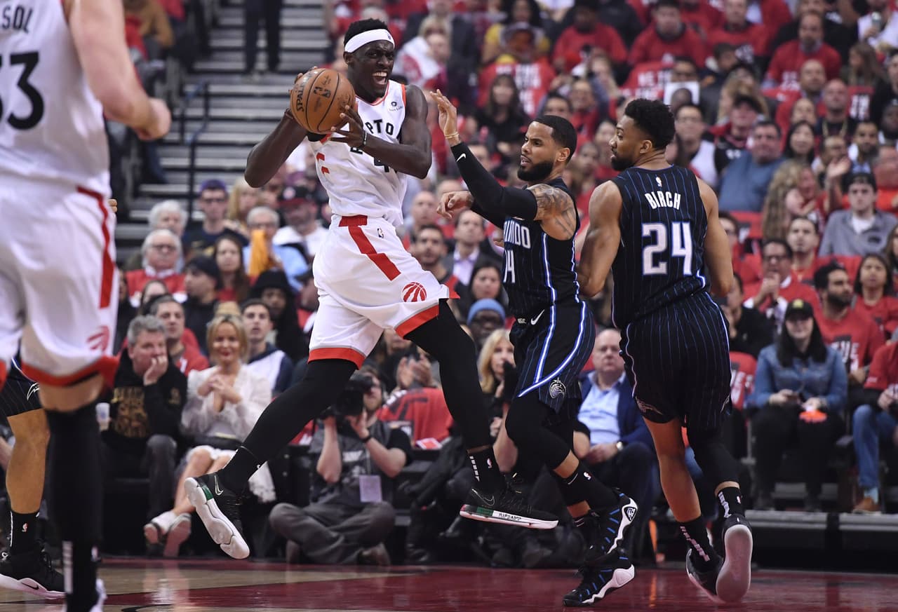 El camerunés Siakam aportó 24 puntos en una noche de 50% efectividad en tiros de campo para la nueva figura emergente de la quinteta canadiense.