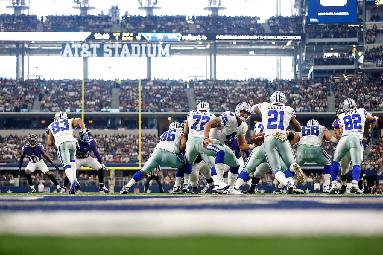 <b>1) DALLAS COWBOYS (10-1)</b>
<br>Esto necesita ser reiterado: Ningún equipo está jugando mejor al fútbol americano que Dallas. Los
<a href="http://www.nfl.com/teams/dallascowboys/profile?team=DAL">Cowboys</a> tienen todo. Están construidos para tener una gran escapada sostenida en los Playoffs.