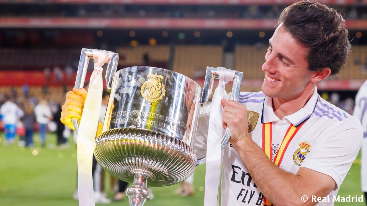 Álvaro Odriozola ganó seis títulos con el Real Madrid.