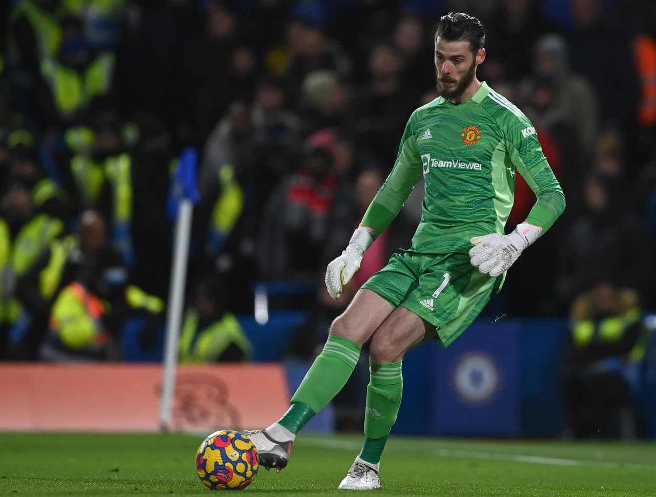 Chelsea empata 1-1 ante el Manchester United durante la J13 de la Premier League. Jadon Sancho abrió el marcador al minuto 50' a favor de los Red Devils, pero Jorge Luis Frello logra igualar el marcador al 69'. Cristiano Ronaldo entró de cambio.