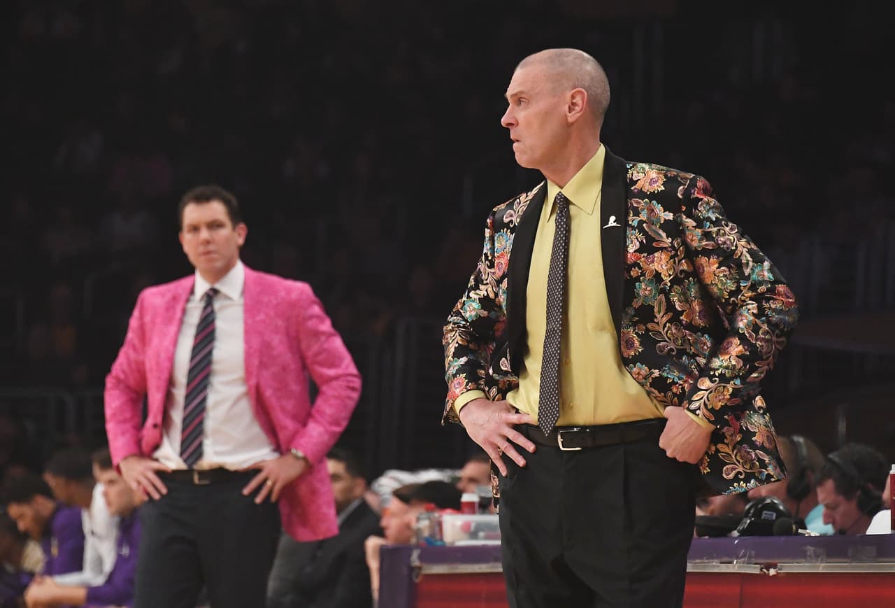 Rick Carlisle, de los Dallas Mavericks, se arriesgó por esta noble causa.