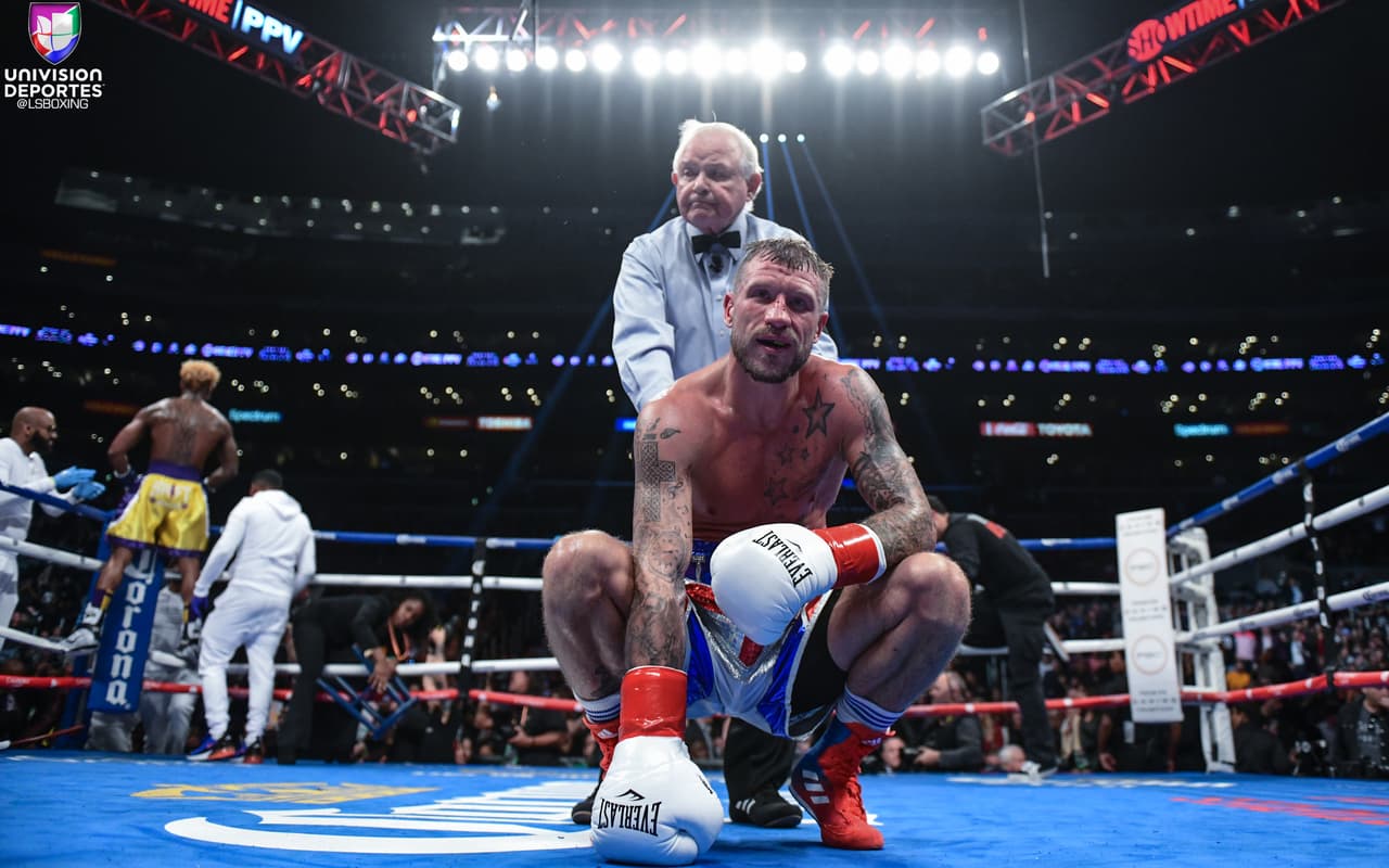 Jarrett Hurd no tuvo problemas para dominar a Jason Welborn, quien a pesar de su gran corazón terminó noqueado en el tercer episodio. Lo más relevante de la pelea fue el reto que Jermell Charlo, monarca superwélter del CMB, le lanzó arriba del ring durante la clásica entrevista al ganador