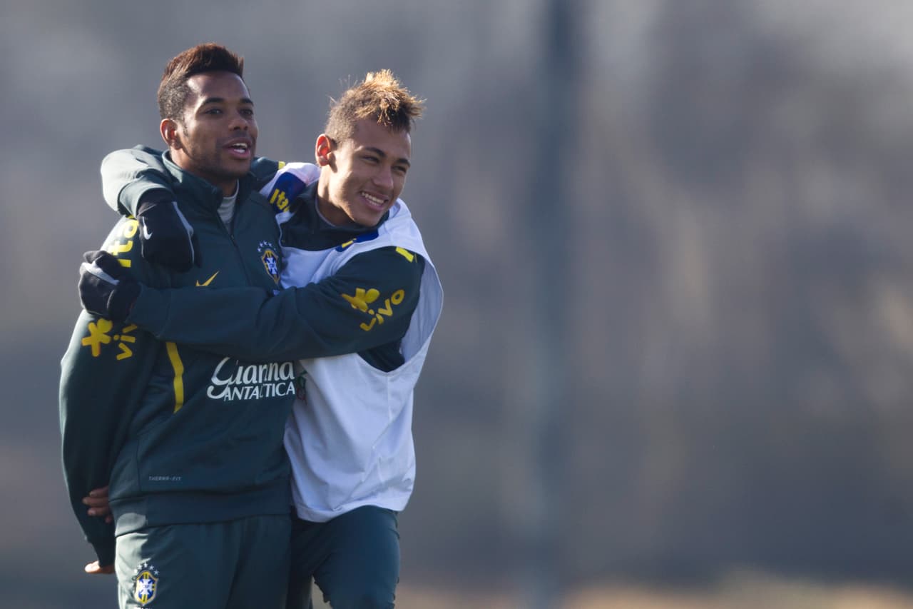 Neymar tiene mucho respeto por la trayectoria de Robinho, de quien se diferencia porque no fue a Real Madrid sino a Barcelona.