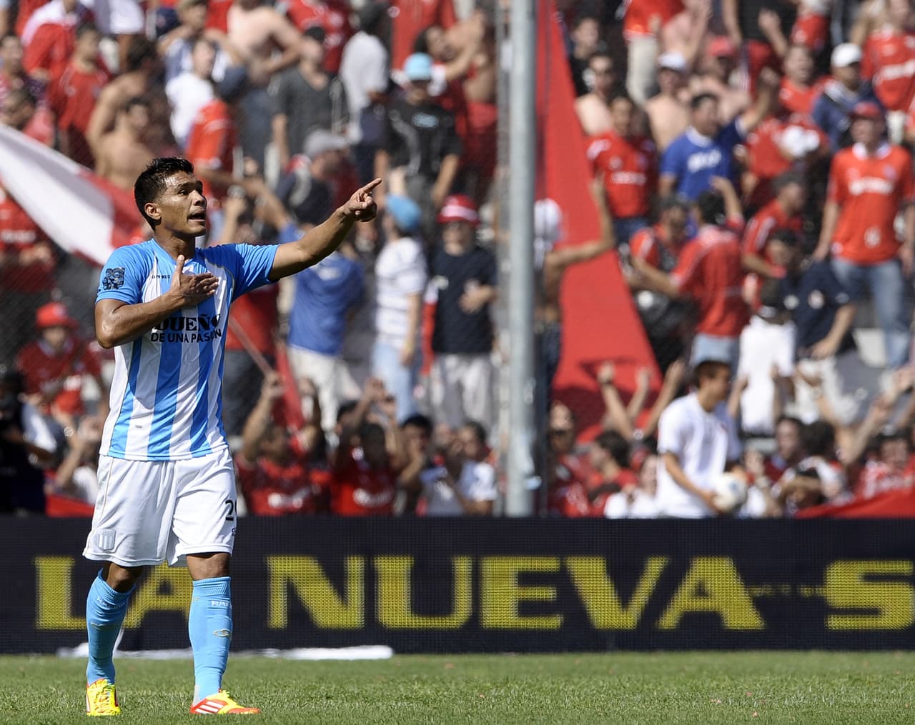 Otro caso en Argentina tuvo como protagonista a un colombiano con pasado en el fútbol mexicano: Teófilo Gutiérrez, cuyo fútbol se vio empañado por sus comportamientos.