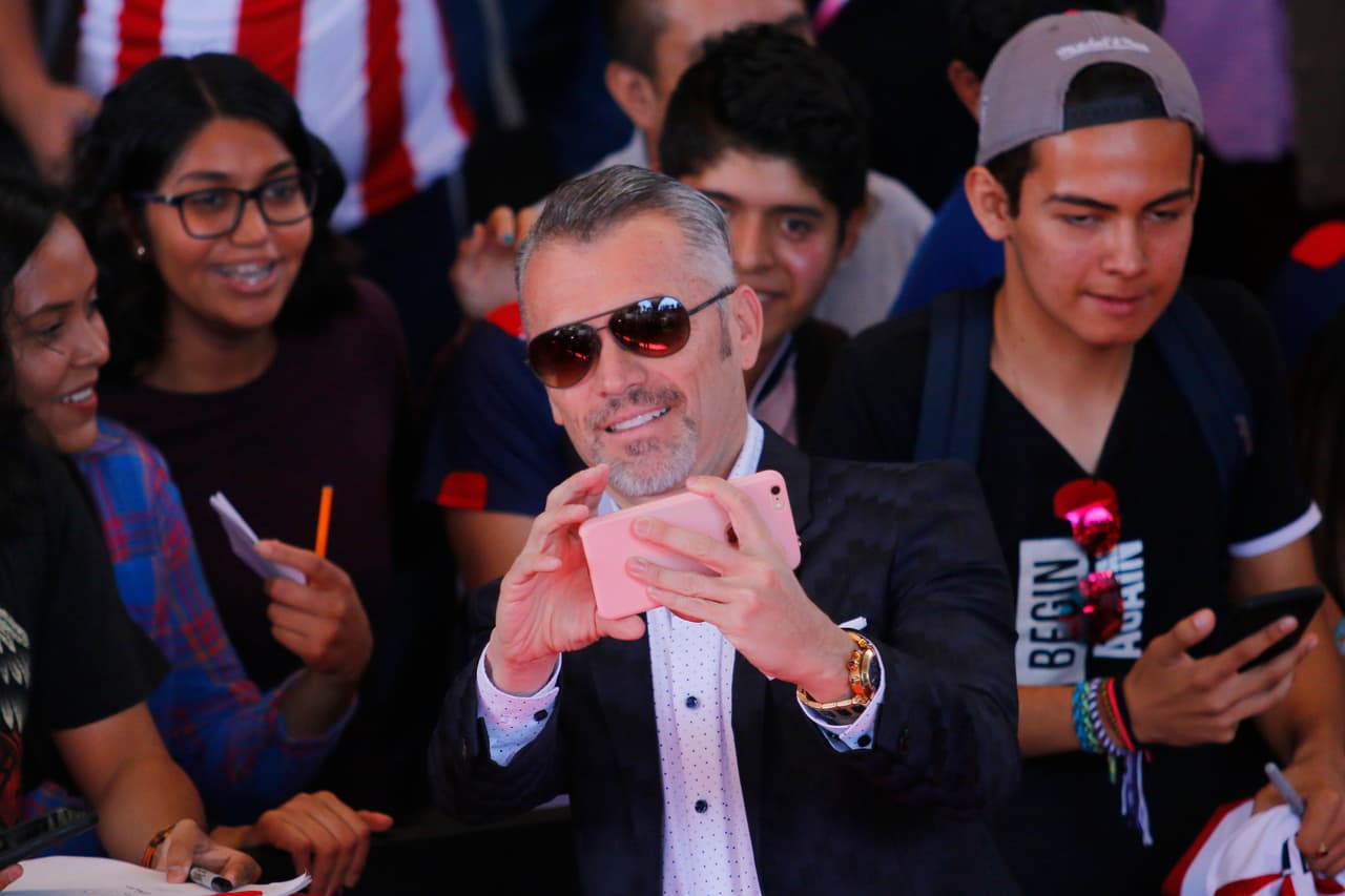 El extécnico de Chivas Matías Almeyda, directivos del club y jugadores llevaron a la Edición 16 del Festival Internacional de Cine de Morelia, realizada en Cinépolis Centro de Morelia para la presentación de 'Chivas, la película'.