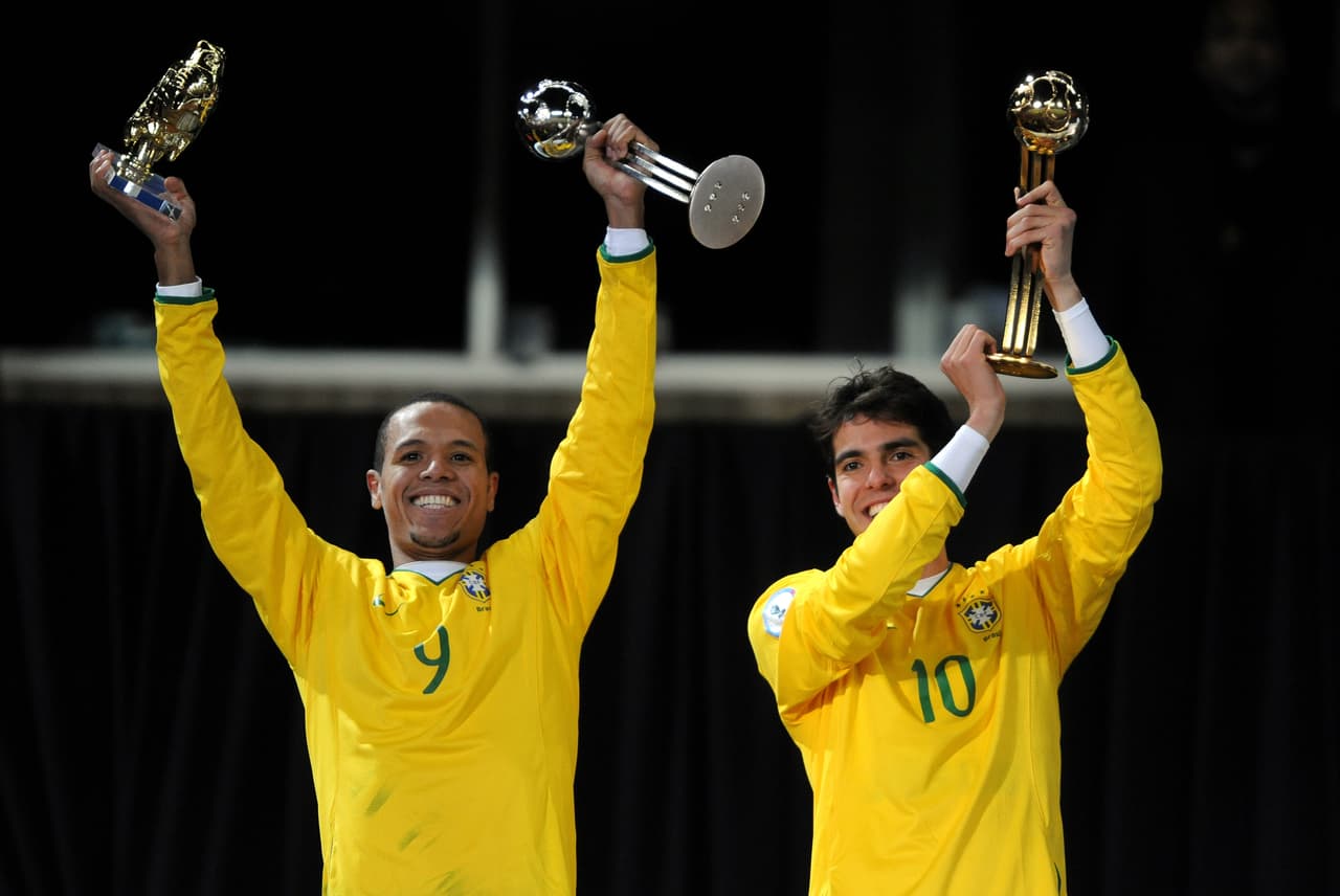 Kaká jugó un total de 95 partidos y anotó 31 goles con Brasil, donde fue campeón de Copa Confederaciones en 2009. Eso sí reconoció que la eliminación del Mundial de 2006 fue su momento más duro.