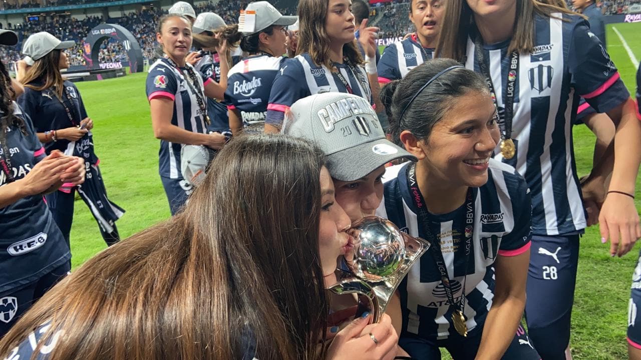 Monterrey Femenil se proclama campeón del Apertura 2019 y así lo celebran.