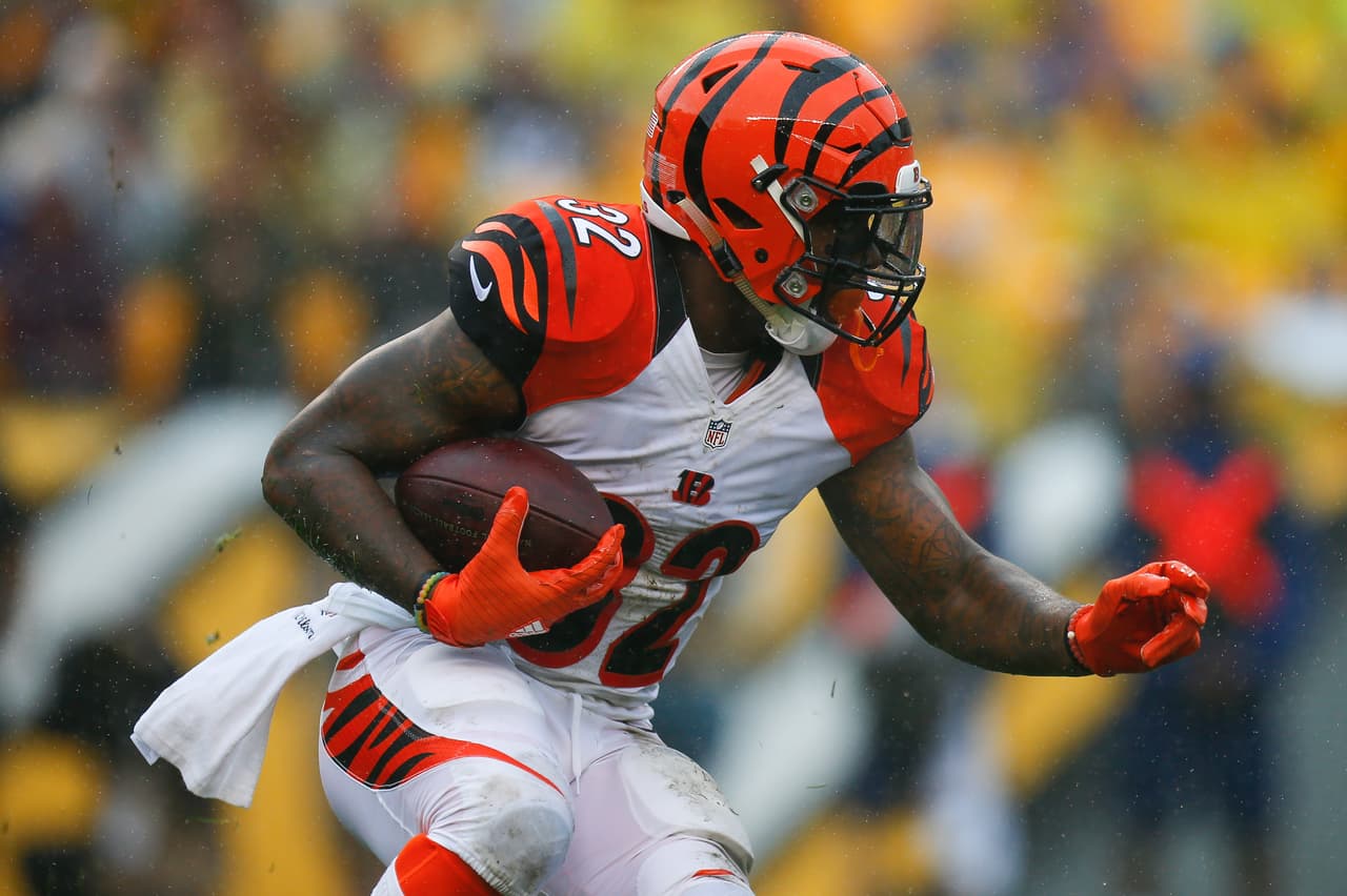 PITTSBURGH, PA - SEPTEMBER 18: Jeremy Hill #32 of the Cincinnati Bengals rushes against the Pittsburgh Steelers in the first quarter during the game at Heinz Field on September 18, 2016 in Pittsburgh, Pennsylvania. (Photo by Justin K. Aller/Getty Images)
