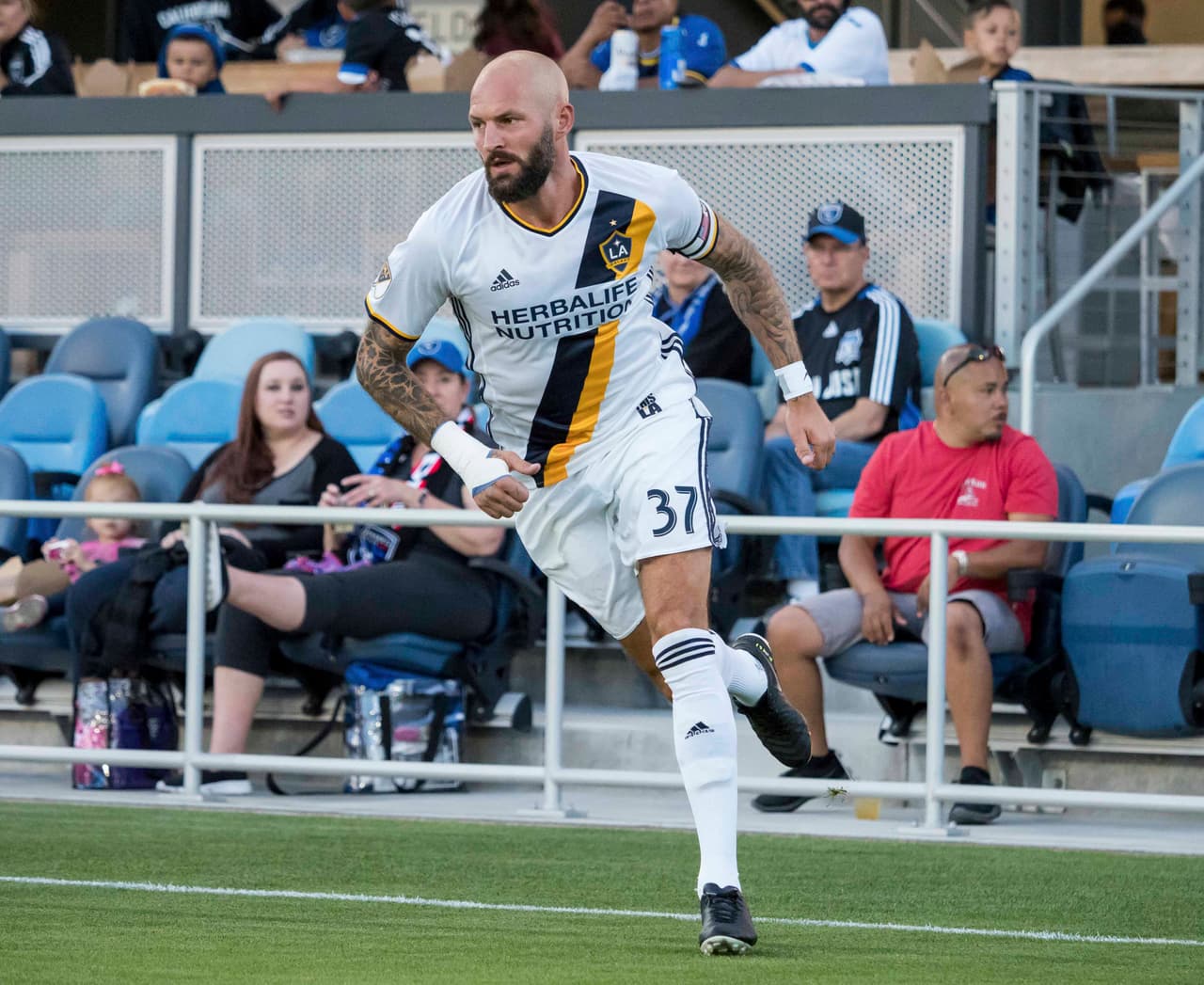 Desde su arribo a la MLS el central belga Jelle Van Damme se impuso como uno de los defensas centrales más dominantes en la liga norteamericana. El barbado europeo es una garantía para el Galaxy y puede resultar fundamental en el partido frente a 'los Merengues'. (USA Today Images)