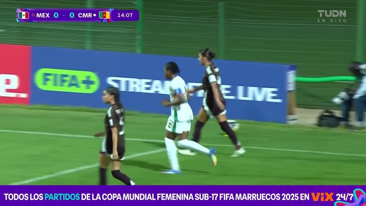 ¡México se salva de que les marquen un penalti! Camerún se queda sin una de sus tarjetas