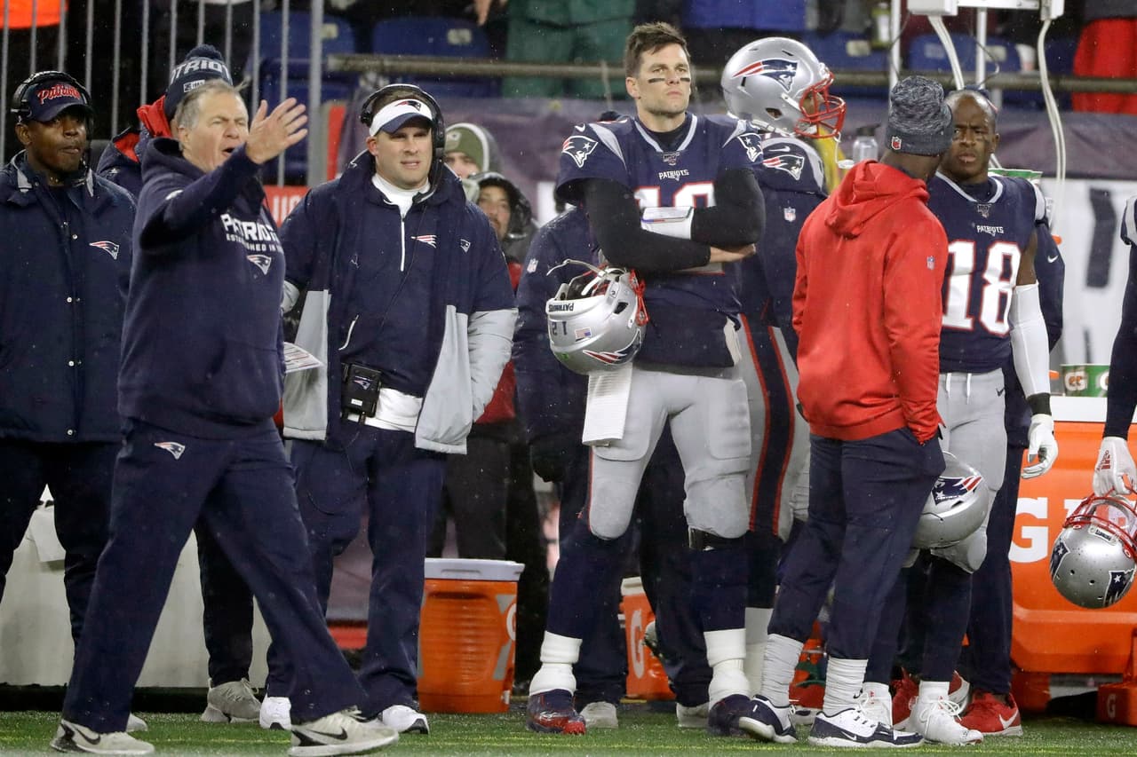 <b>La última imagen juntos</b>
<br>Durante el partido de la Ronda Divisional de la Temporada 2019 entre Patriots y Titans en Gillette Stadium, fue la última vez que se captó a Bill Blichick y Tom Brady del mismo lado del terreno de juego, algo que nunca se imaginó que pudiera tener un final pero hoy en día es una realidad.
