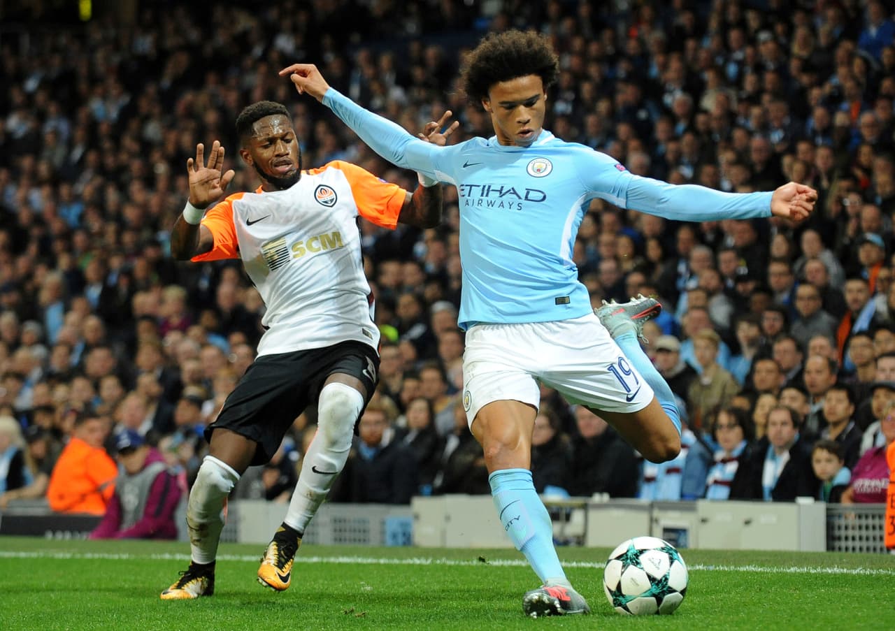 El brasileño enfrentó al Manchester City, el gran rival de su nuevo equipo.