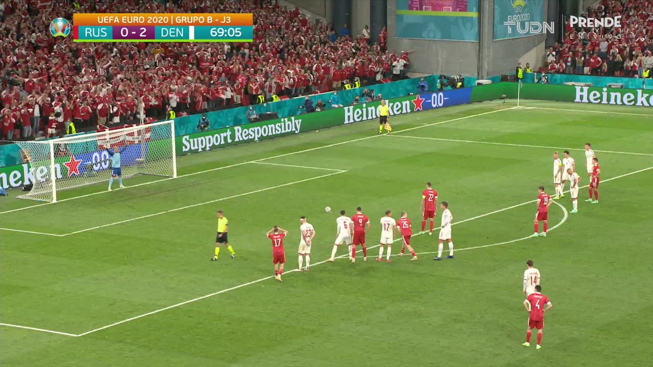 ¡GOL!  anota para Rusia. Artem Dzyuba