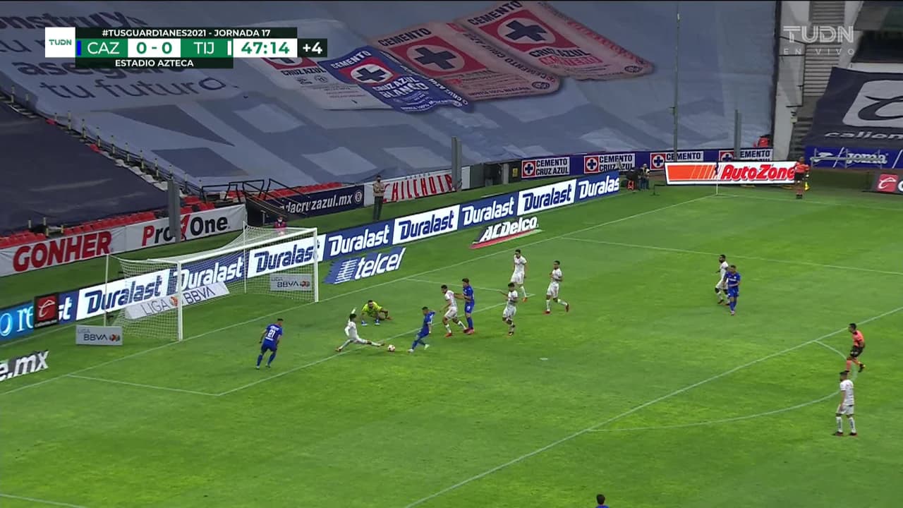 ¡TIRO ATAJADO! disparo por Elias Hernandez.