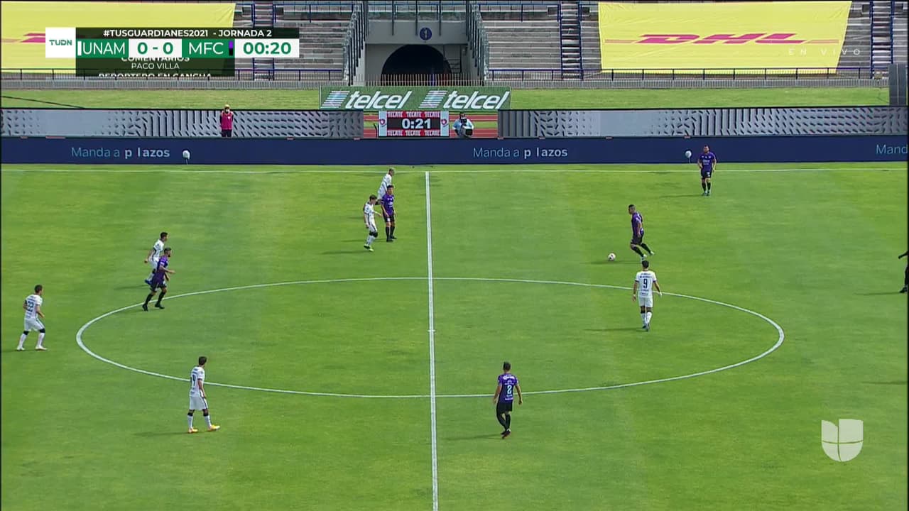 Arranca el partido y la pelota está en juego.