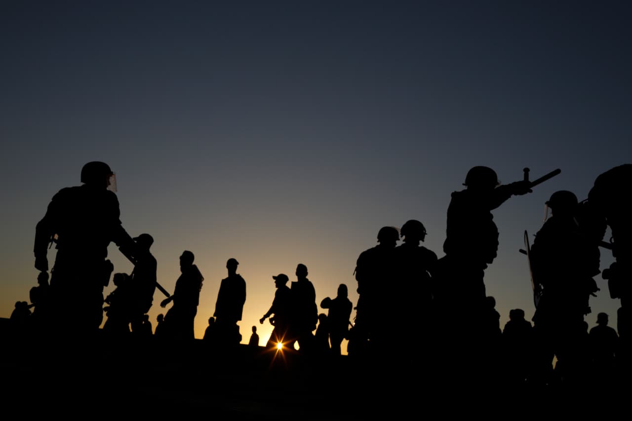 Las autoridades alrededor del estadio no pudieron controlar con eficacia los desmanes.