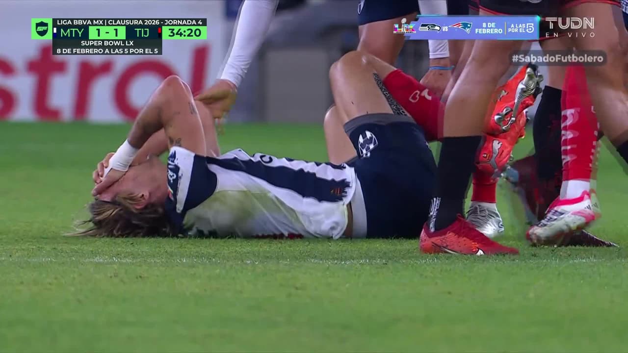 ¡Iván Tona no se mide y casi lesiona a Sergio Canales!