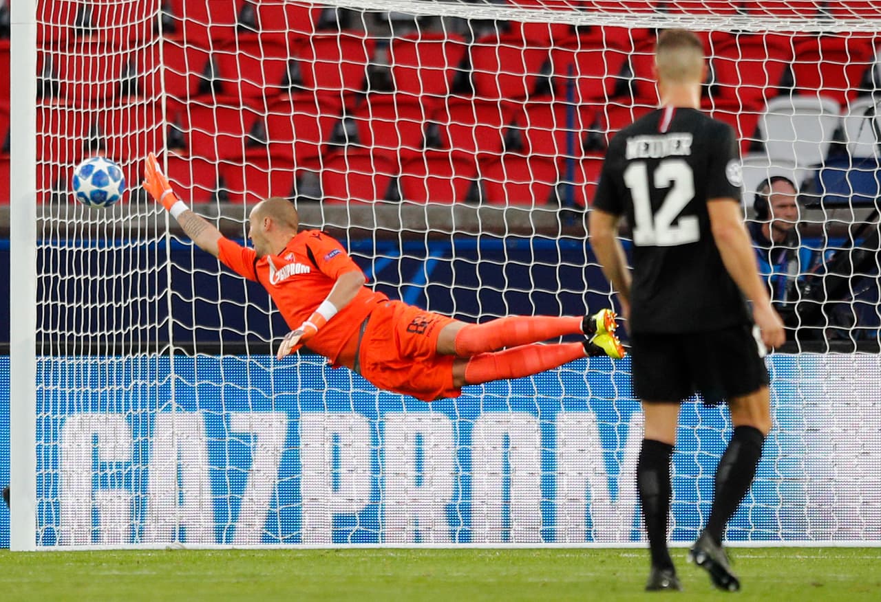 Aún así, solo hasta el minuto 20 del primer tiempo, PSG pudo romper la diferencia con un golazo de tiro libre de Neymar.