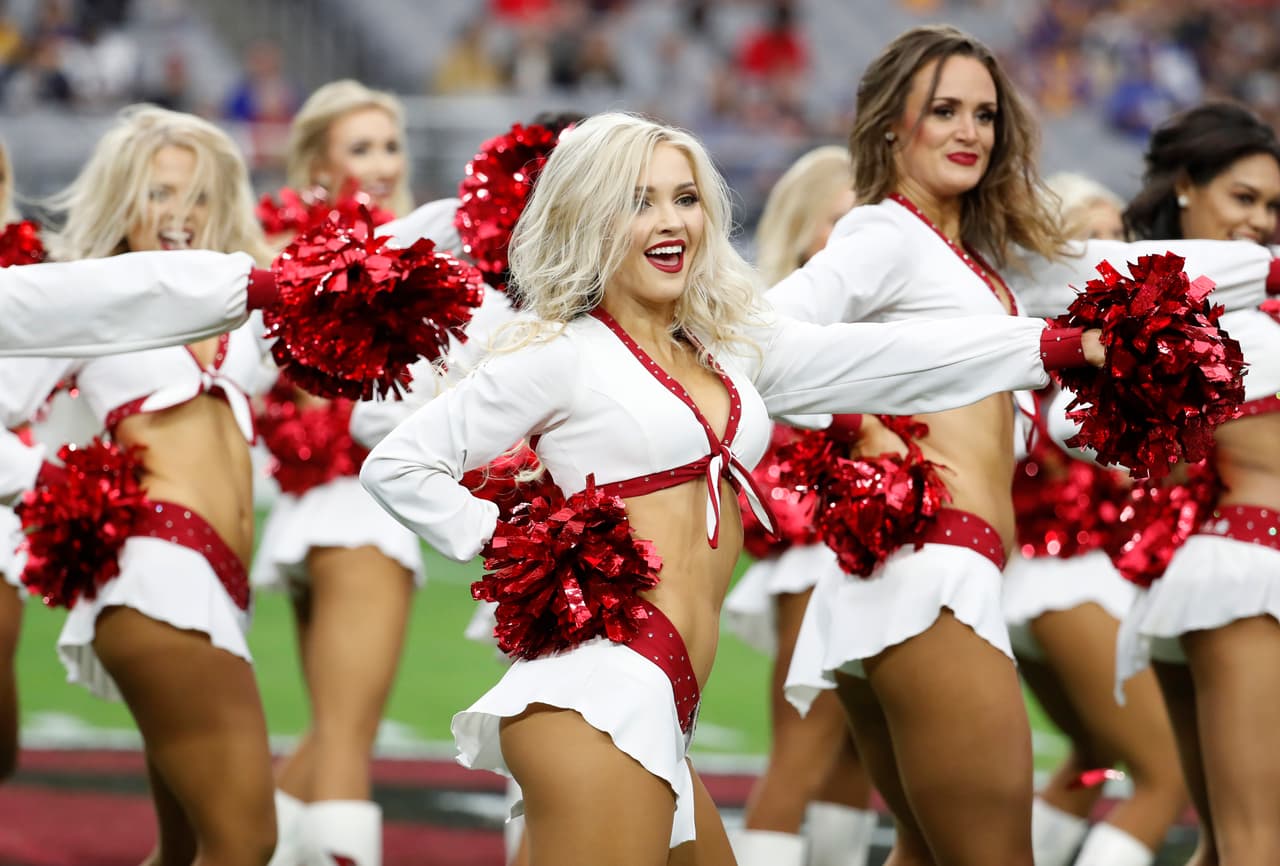 Las sensuales animadoras de la NFL le dieron alegría, belleza y energía al espectáculo del fútbol americano estadounidense en su Semana 13 de competencia, en un condimento único para el público.