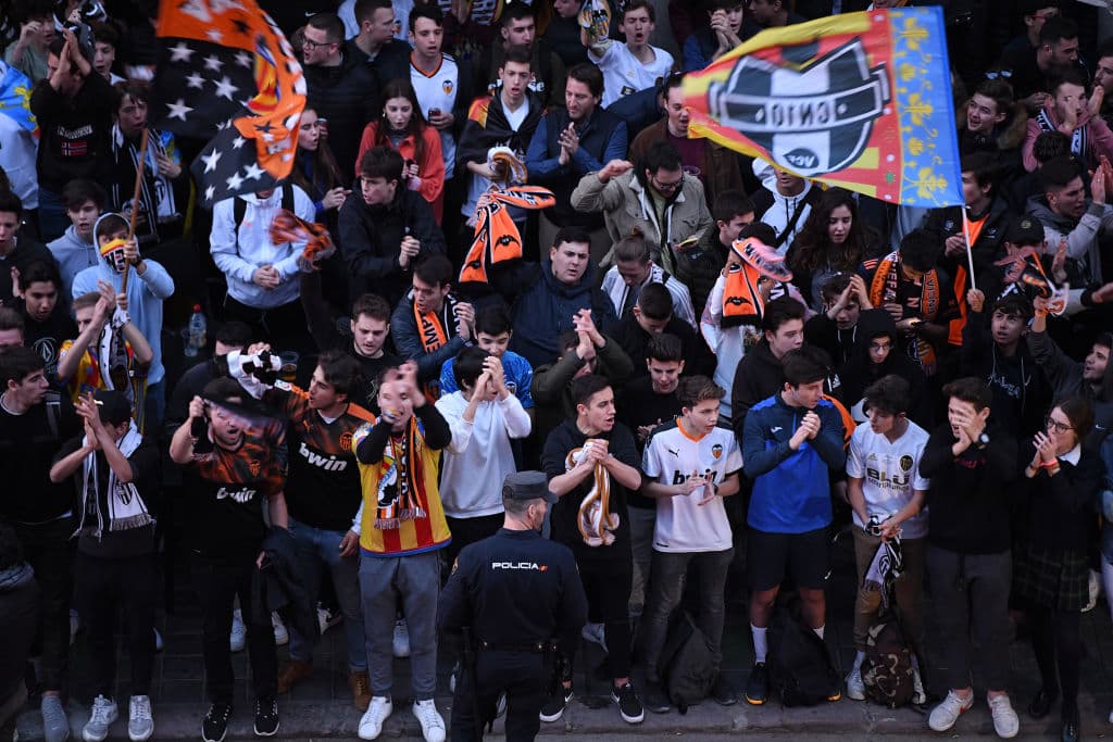 Fuera de Mestalla, a nada de comenzar la vuelta de los octavos de final de la Champions League.