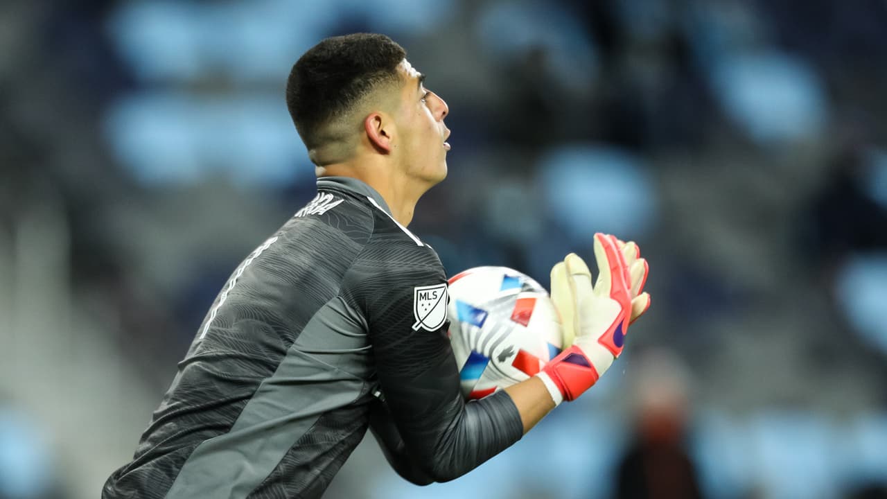 David Ochoa, portero mexicano, recibe insultos discriminatorios