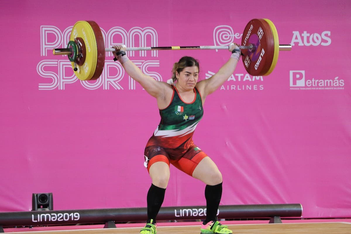 Aremi Fuentes le dio una plata a México en la categoría de los 76 kgs. del levantamiento de pesas.
