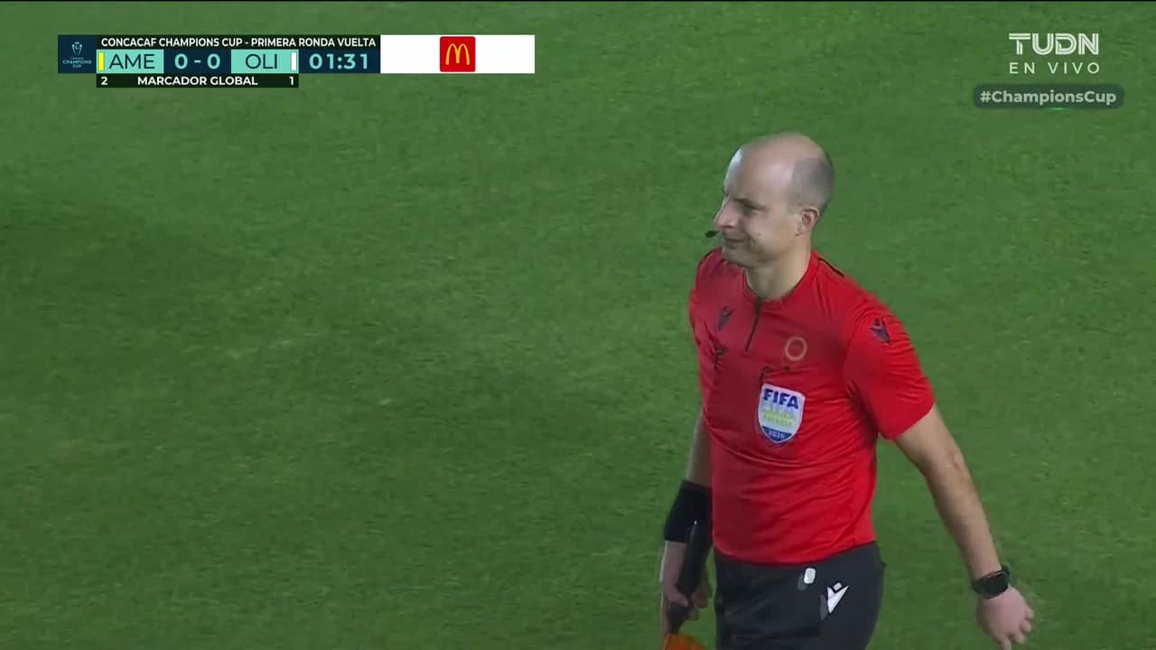 ¡No puede ser! ¡Le anulan gol a Brian Rodríguez por fuera de lugar milimétrico!