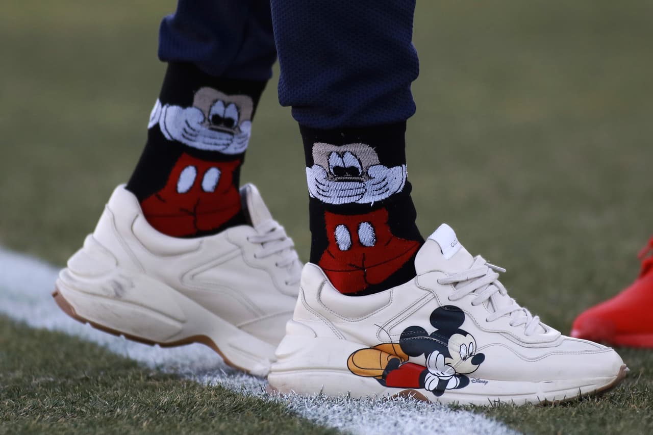 Cristian 'el Chicote' Calderón salió a calentar contra los Bravos de Juárez con unos tenis de más de 20 mil pesos.