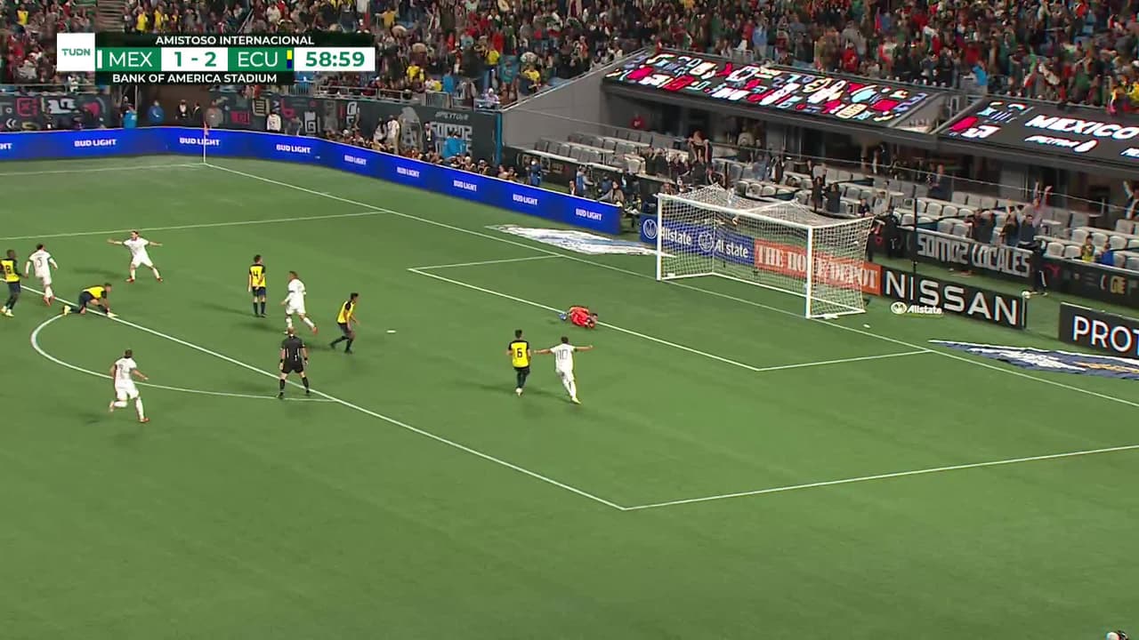 ¡GOL!  anota para México. Osvaldo Rodríguez