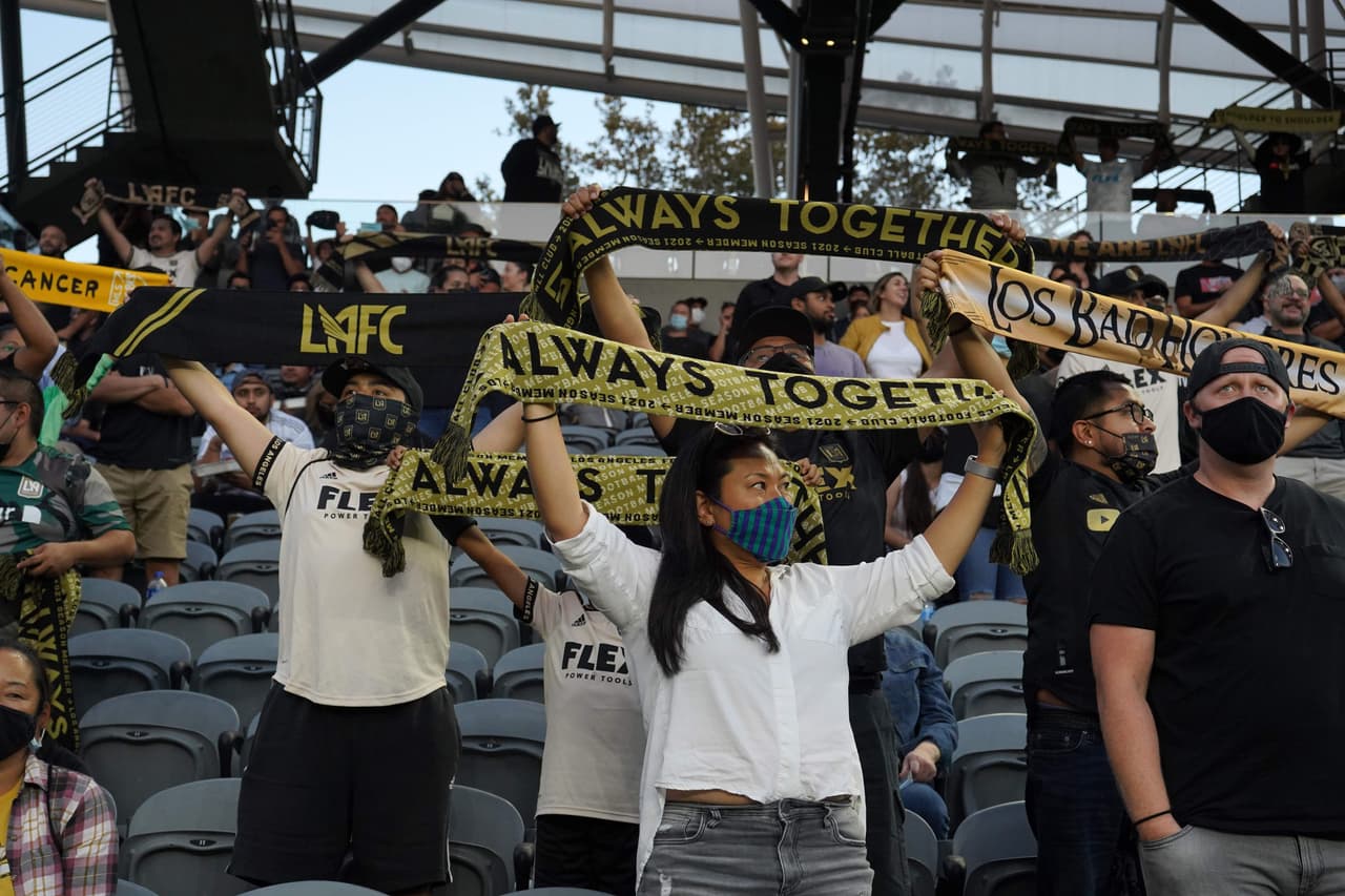 Sin Carlos Vela en sus filas, LAFC se despachó con un contundente 4-0 sobre Sporting Kansas City en el Banc of California Stadium.
<br>