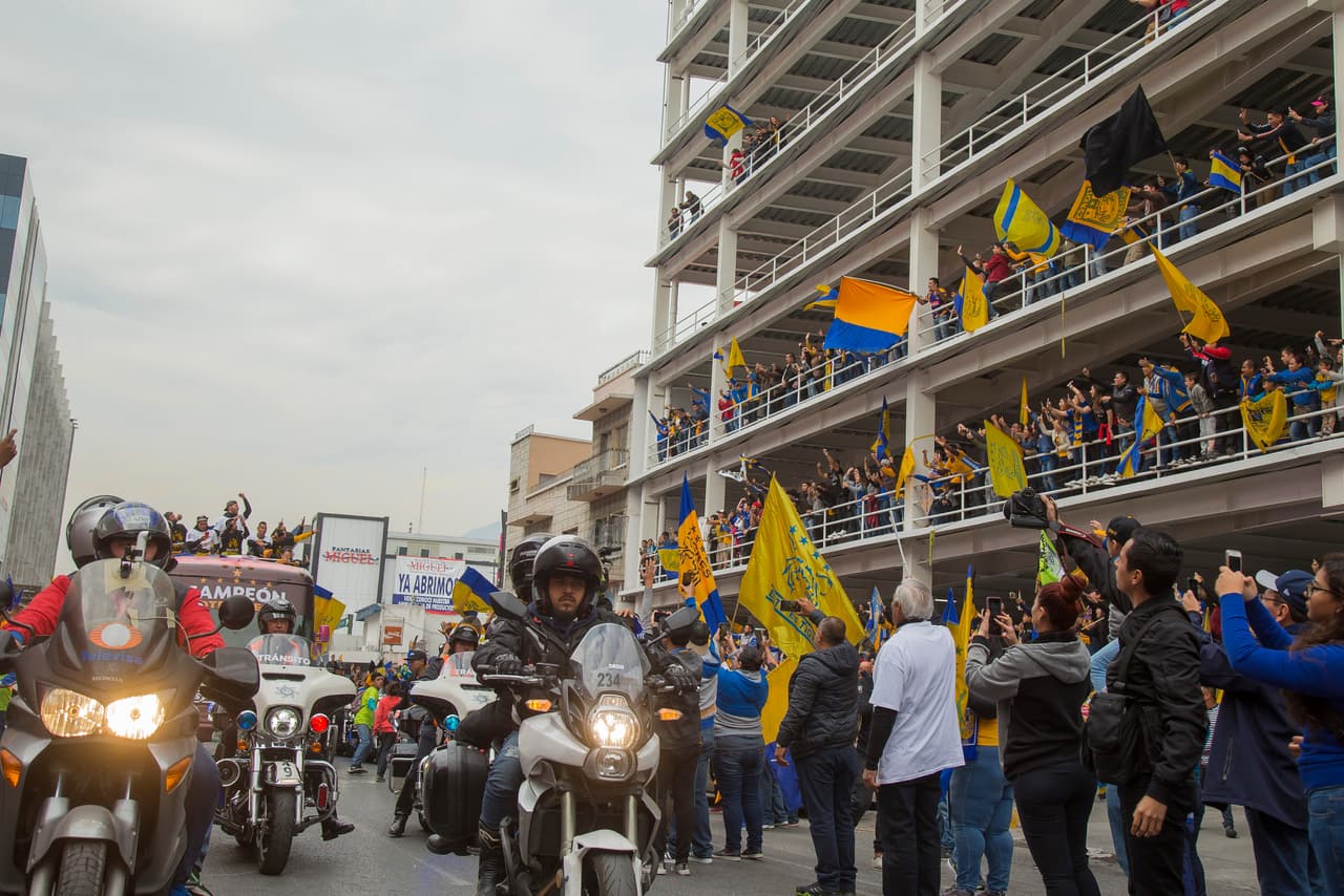 Tigres desfiló por las calles de Monterrey como campeón del Apertura 2017.