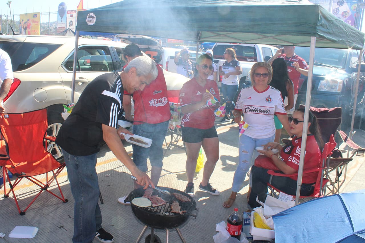 Así se vivió el primer partido del Apertura 2017 en el Estadio Caliente. Aficionados de Xolos y Cruz Azul acudieron en familia a disfrutar de una noche de buen futbol.