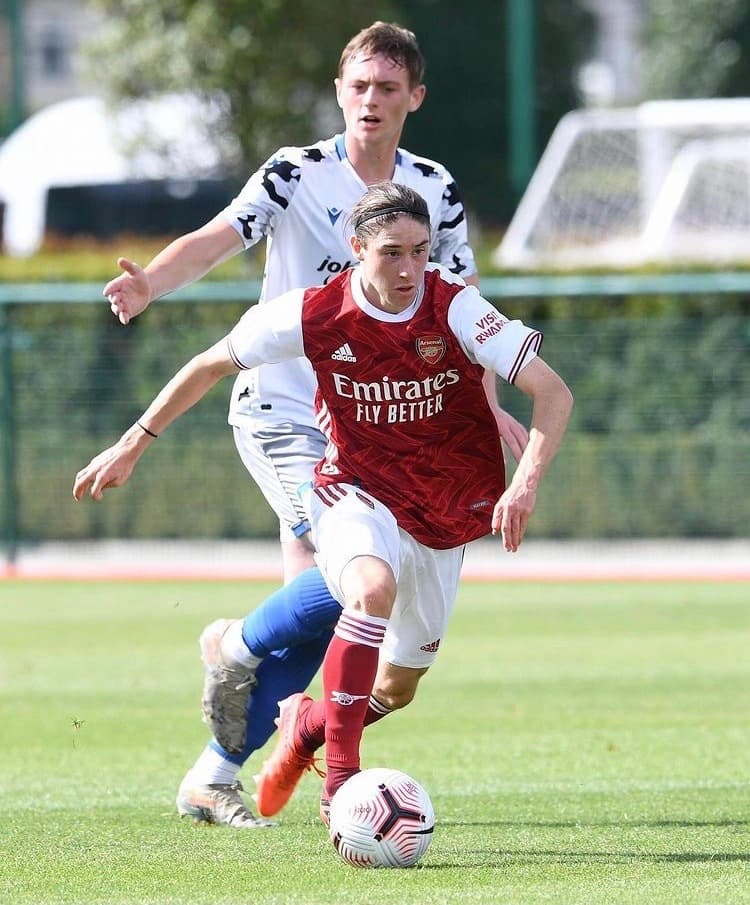 Marcelo Flores, mexicano del Arsenal, lanza guiño a Barcelona