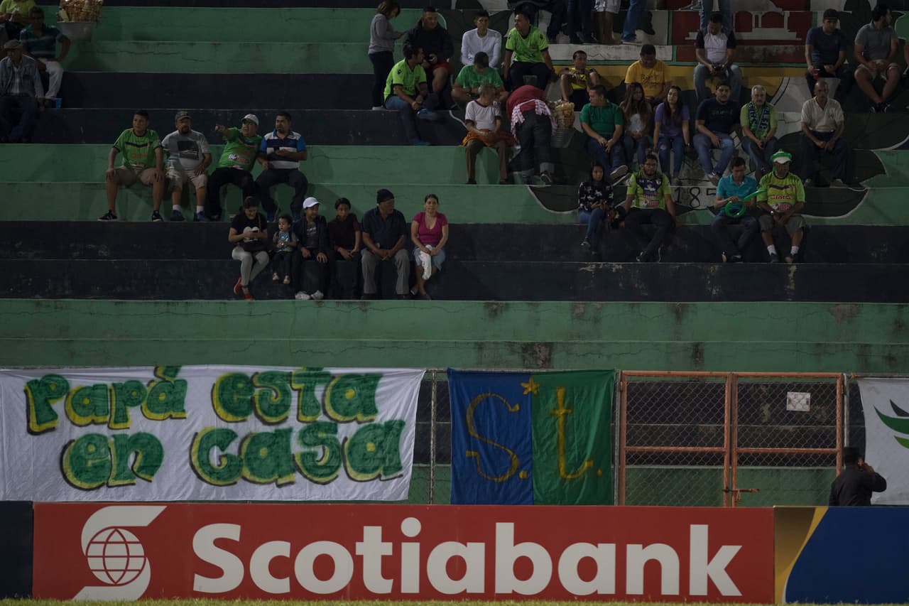 Los locales quisieron hacer del estadio Las Delicias toda una fortaleza, a pesar de no tener un apoyo multitudinario.