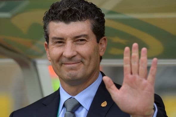 Como futbolista jugó para las Chivas, Real Oviedo de España, Puebla, Cruz Azul, Tigres y Necaxa.