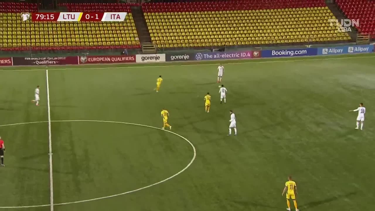 ¡TIRO ATAJADO! disparo por Ciro Immobile.