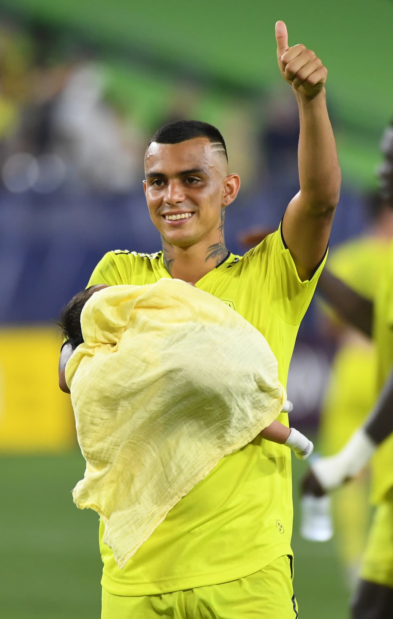 Randall Leal celebró esa victoria con su bebé.
<br>