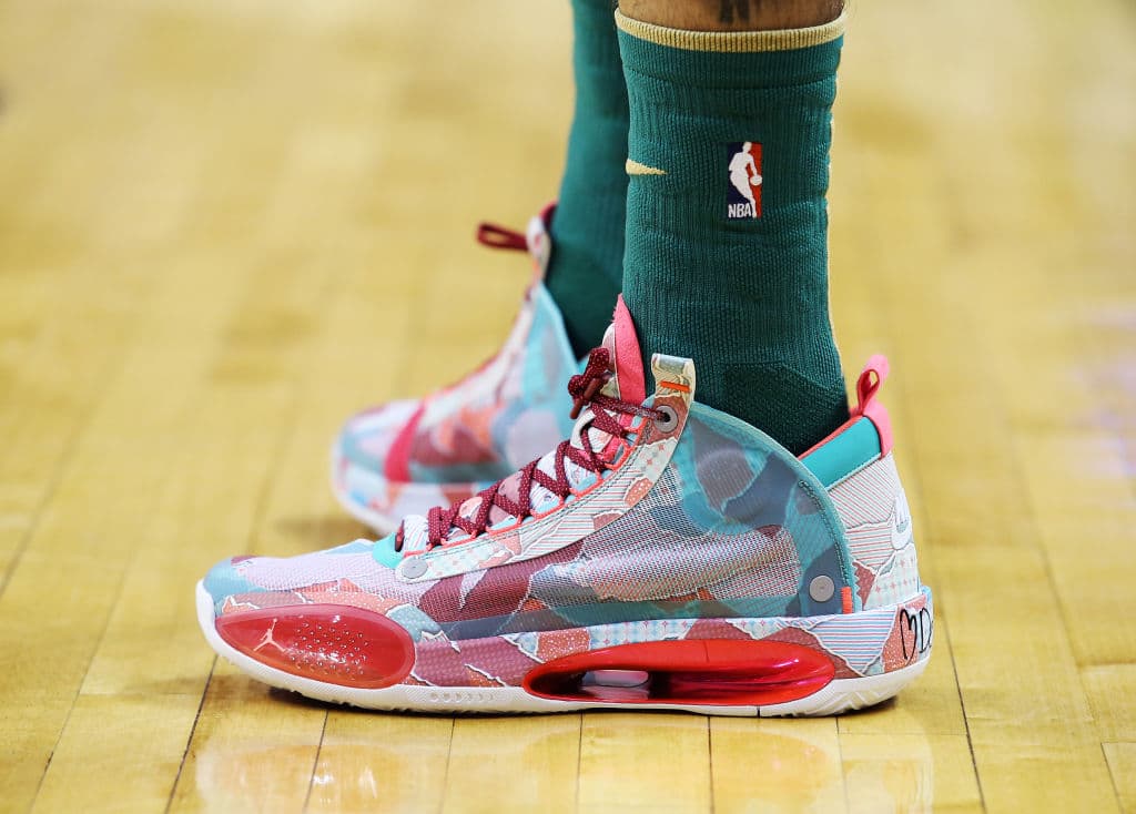 Los jugadores de la NBA juegan con tenis que han marcado una tendencia en la moda, disfruta los diseños más llamativos.