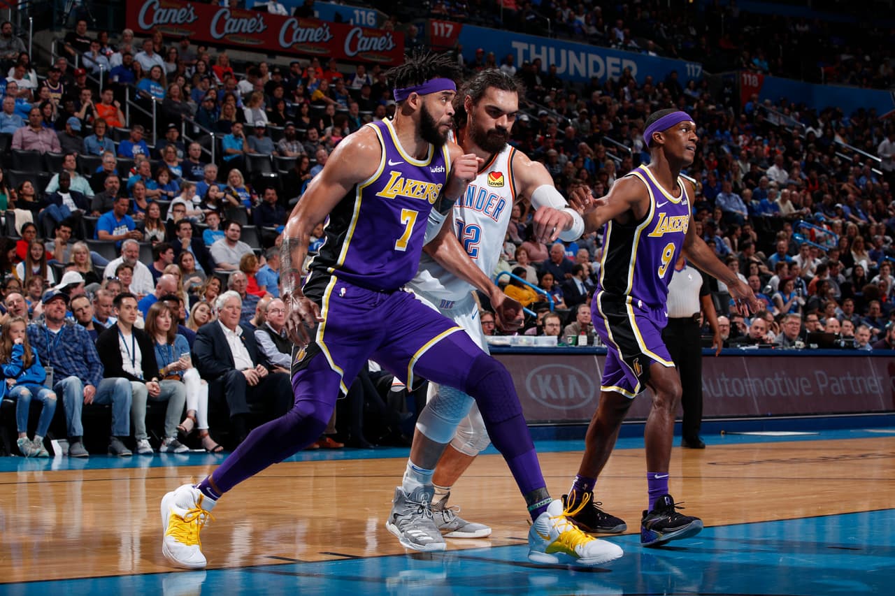 Lakers 103-119 Thunder: en el Chesapeake Energy Arena el equipo californiano, ya sin LeBron James por lesión, cayó ante Oklahoma que ya tiene cupo directo en los playoffs desde algunas jornadas atrás.