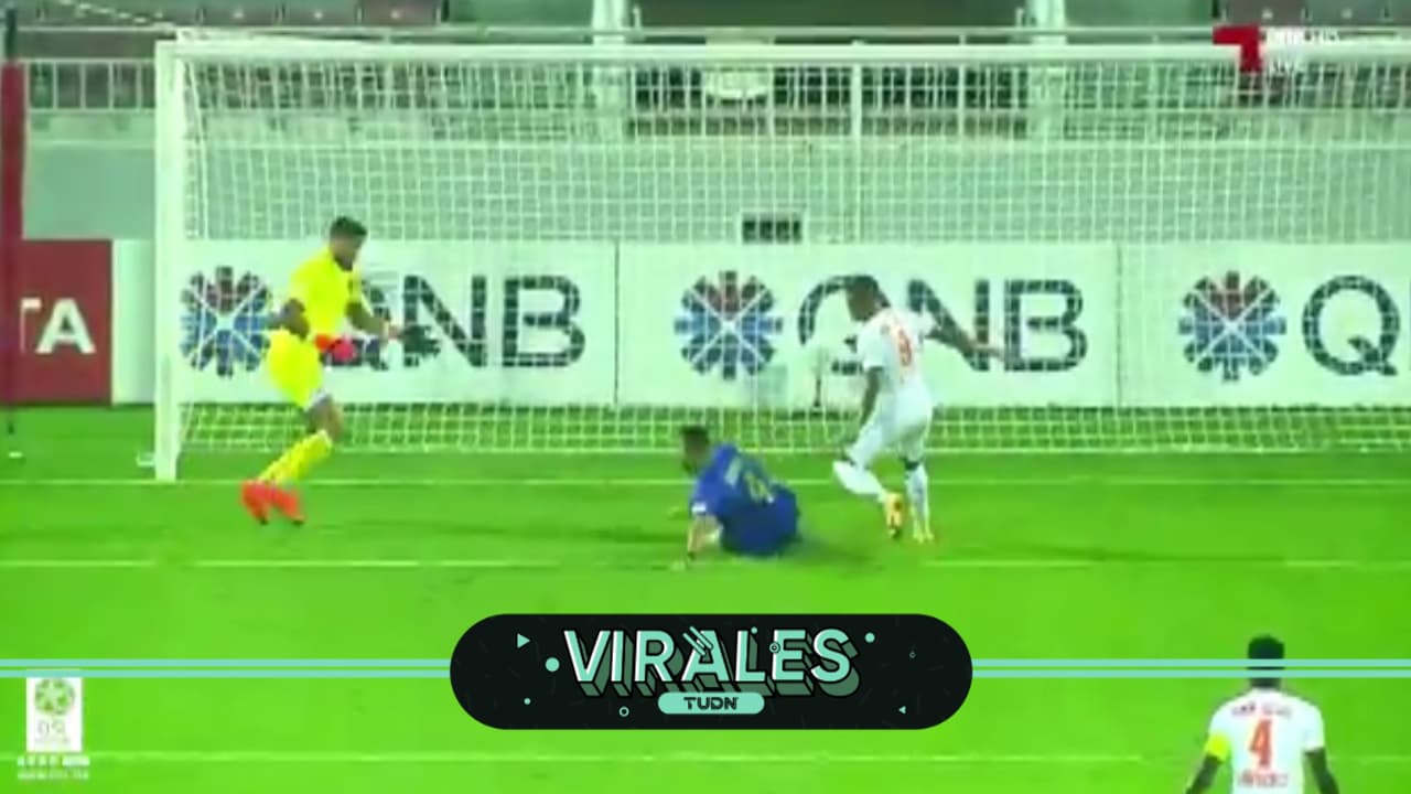 El regalo más navideño: Insólito autogol de un arquero con su cara