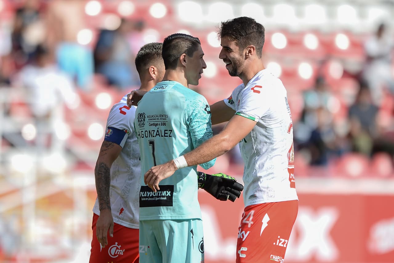El cero se rompió en Aguascalientes con un gran remate por parte de Maxi Salas de larga distancia y así se adelantaron los locales al minuto 53.