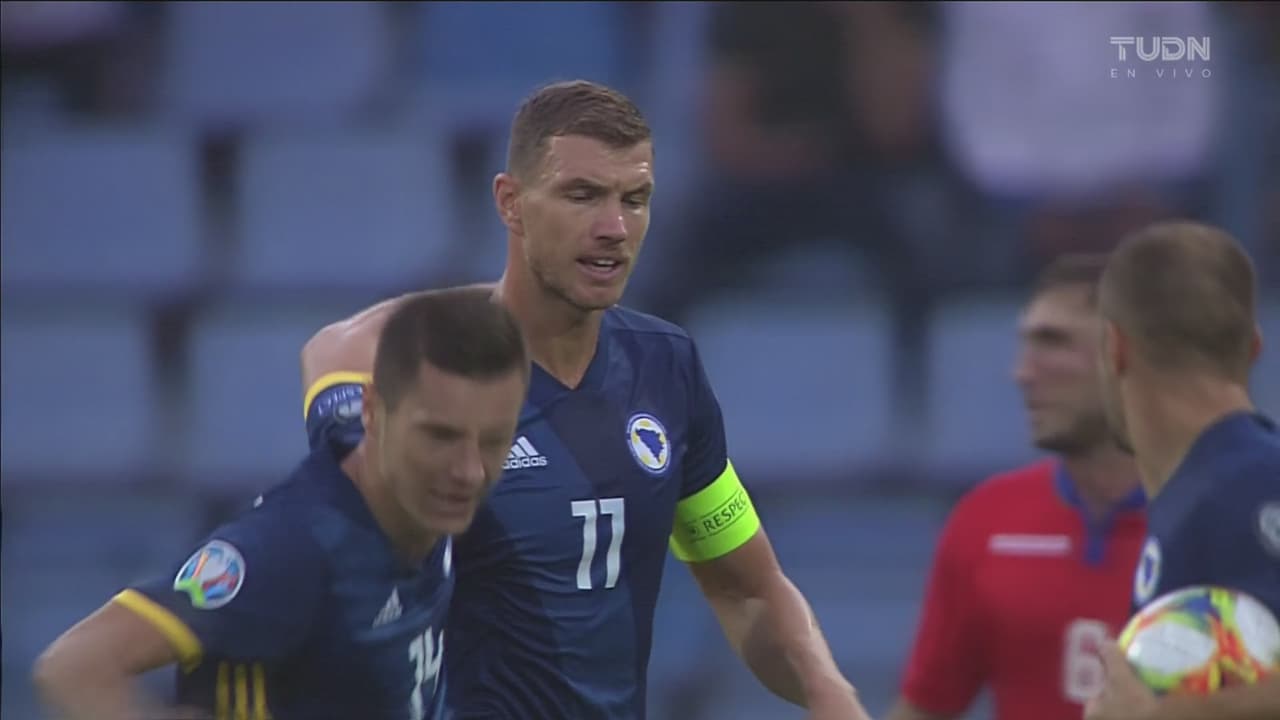 ¿Quién más? Dzeko iguala el marcador 1-1 para Bosnia y Herzegovina