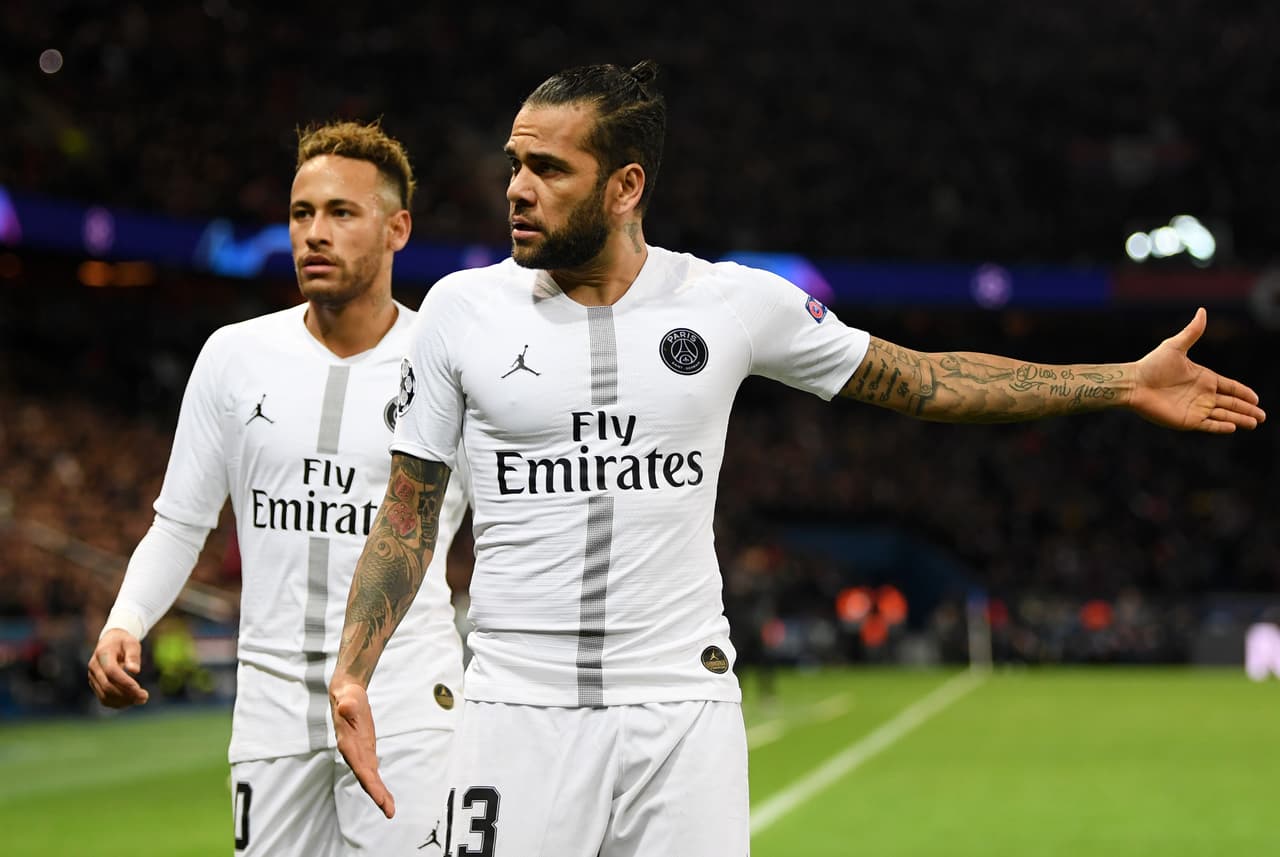 Defensa: Dani Alves (Paris Saint-Germain / Brasil)