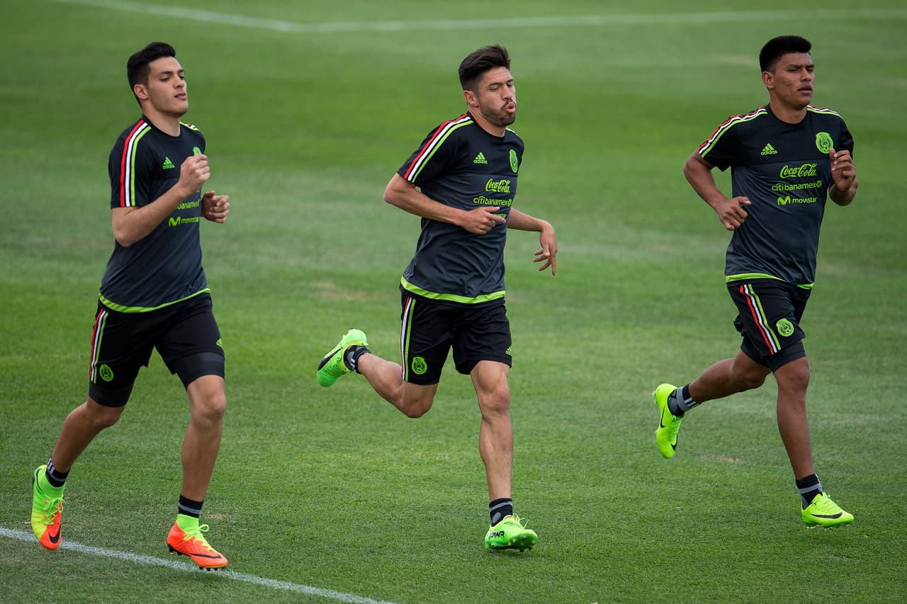 Raúl Jiménez y Oribe Peralta mostraron ímpetu en la lucha por el puesto titular en la delantera mexicana. 
<a href="http://http://www.univision.com/deportes/futbol/mexico/oribe-peralta-es-una-responsabilidad-grande-estar-entre-los-22-que-representan-tu-pais-video">El atacante de América reconoció que desde niño soñó con ser futbolista.</a>