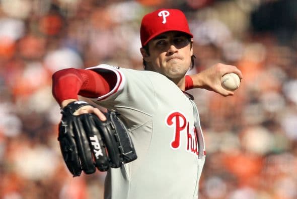 Cole Hamels fue el pitcher derrotado, a pesar de su estupendo trabajo sobre el cerrito. En seis entradas permitió los cinco imparables de los Giants, con ocho ponches, apenas una base y las tres carreras.