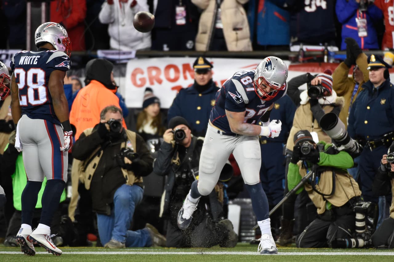 Rob Gronkowski se convirtió en el ala cerrada con más recepciones de touchdown en la historia de los playoffs.