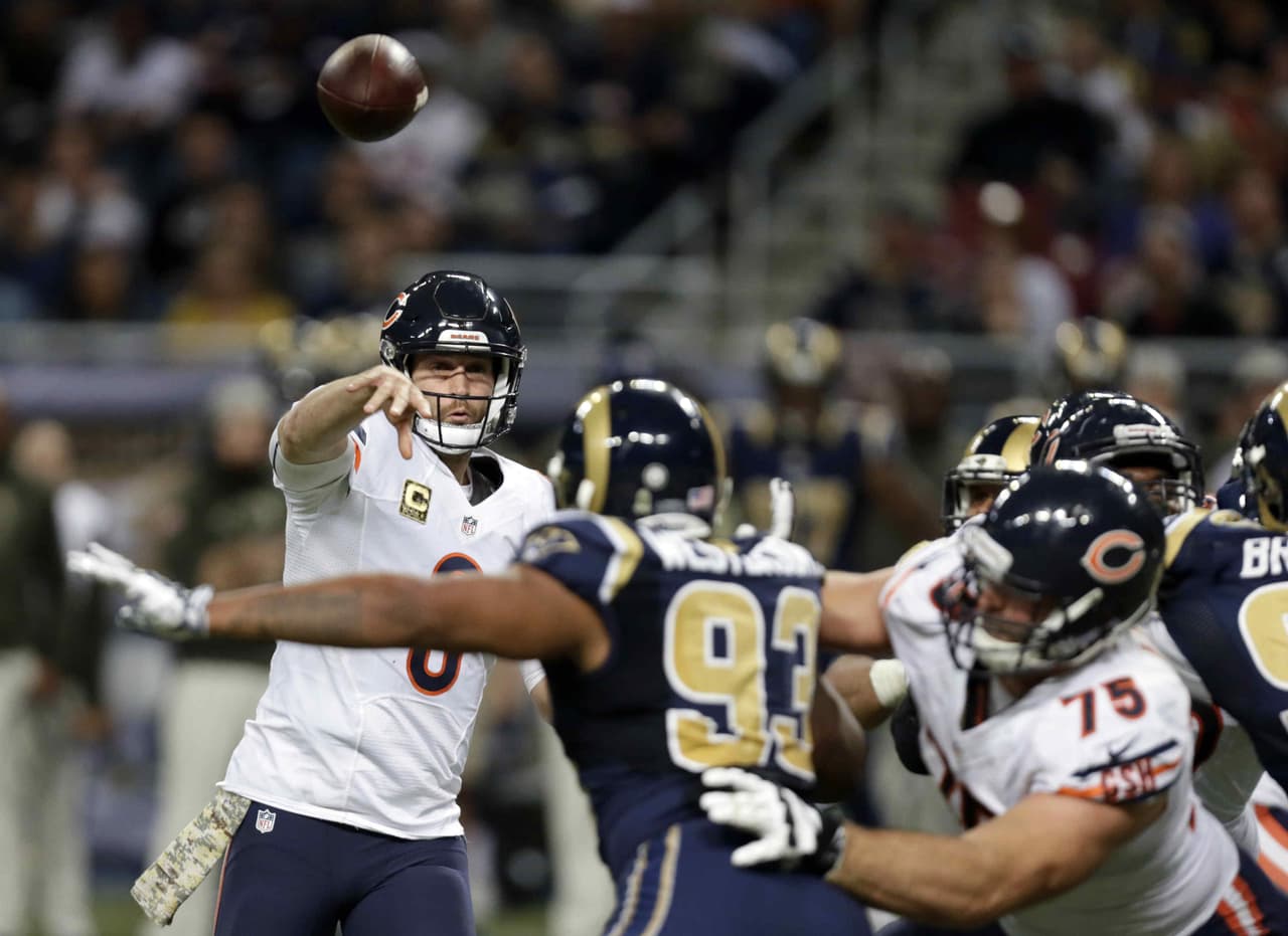 Los Chicago Bears lograron su segunda victoria consecutiva luego de superar 37 - 13 a los St. Louis Rams con 3 pases de TD de Jay Cutler.