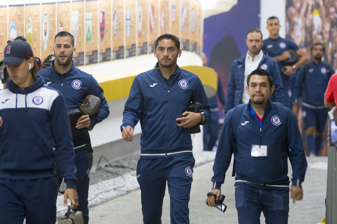 Las aficiones de América y Cruz Azul hicieron sentir su presencia en el Estadio Azteca para su enfrentamiento de Cuartos de Final por el Clausura 2019 en la Fase Final. Un gran ambiente, como de costumbre, estaban gestando los seguidores de ambos clubes capitalinos.
