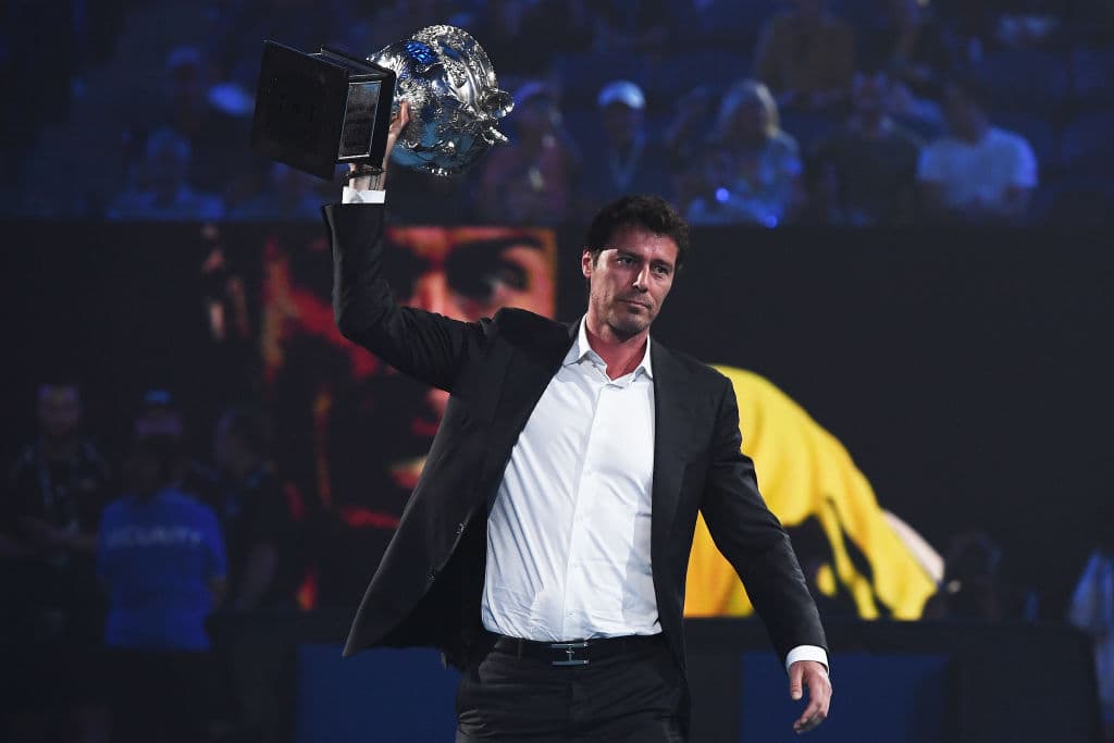 Con una gran remontada, Djokovic vence al austriaco Dominic Thiem con parciales de 6-4 / 4-6 / 2-6 / 6-3 / 6-4 y, por octava ocasión, se lleva el Australian Open y vuelve a ser el número uno.